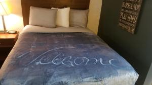 Galeriebild der Unterkunft Hotel King WI-FI Hotel 101 Booking in Stillwater