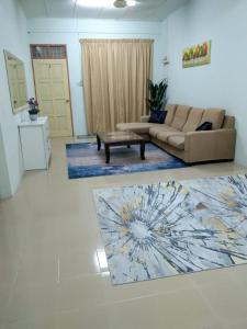 Khu vực ghế ngồi tại Ruhani Homestay 2 Kota Bharu Cheap and Comfortable