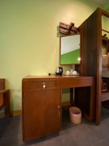 Un pat sau paturi într-o cameră la AuangKham Resort