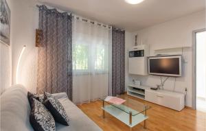 a living room with a couch and a tv at Stunning Home In Povile With Wifi in Povile