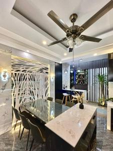 a dining room with a ceiling fan and a table at The Morokot Paradise Homestay in Sihanoukville