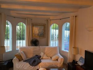 Posezení v ubytování Jávea Villa entière piscine et cuisine d'été à pinosol + 37 fotografií