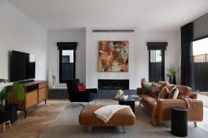 TV/trung tâm giải trí tại Lux on Max- stunning design, amazing views