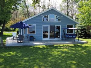 Κήπος έξω από το Cozy Cottage on Green Bay