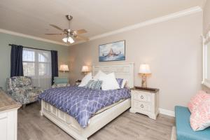 a bedroom with a bed and a ceiling fan at SouthernVilla Ticket to Paradise in Palm Coast