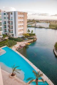 Výhled na bazén z ubytování il lago Apartamento playa juanillo cap cana punta cana nebo okolí