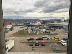 a view of a parking lot with cars parked at Apartament Onesti in Onești