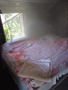 Voodi või voodid majutusasutuse Sangsuree Bungalow toas
