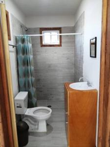 a bathroom with a toilet and a sink at Cabaña Villa Sol in Tonalá
