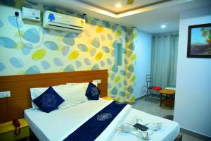 Katil atau katil-katil dalam bilik di Hotel Housefinch Residency