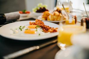 a table topped with plates of food and drinks at Seaside 43 in Sankt Peter-Ording
