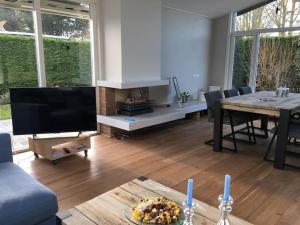 Fotografie z fotogalerie ubytování Grevelingenlaan 30,Modern ingerichte Bungalow aan de Grevelingen, v destinaci Scharendijke