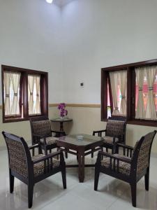 Istumisnurk majutusasutuses Ndalem Katong Guest House Ponorogo