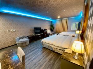 TV a/nebo společenská místnost v ubytování Huang Xing Motel