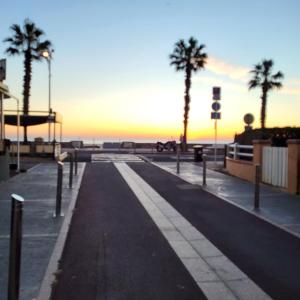 Canet centre ville et plage - Equipé avec climatisationの敷地内または近くにあるプール