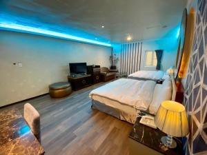 TV a/nebo společenská místnost v ubytování Huang Xing Motel + 37 fotografií
