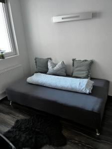 Кровать или кровати в номере Liebevolle Wohnung