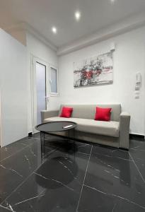 Prostor za sedenje u objektu ATH-Brand new 2bedroom apartment
