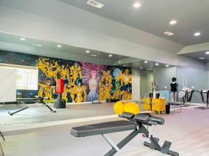 um ginásio com uma grande pintura na parede em 2000 sq ft An Anime Fan's Dream Workout Studio em Arcadia
