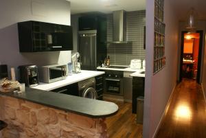 A kitchen or kitchenette at Precioso Apartamento - Casco Antiguo de Talavera