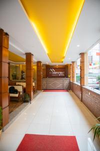 A área de receção ou átrio de Magnificent Hotel