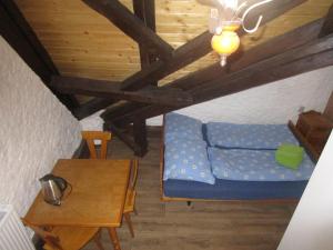 Cama o camas de una habitación en Chalupa Annenské stráně
