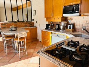 a kitchen with a stove and a counter top at Maison au Mans, 6 pièces, 8 personnes in Le Mans