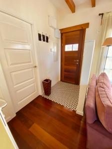 a living room with a couch and a door at Casa Fresno a 17km del centro de Salamanca in Salamanca +53 photos