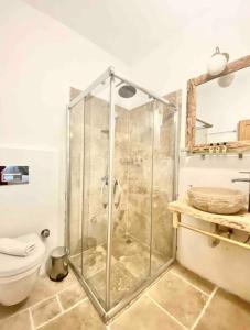 A bathroom at Feraye Villas Még 35 kép