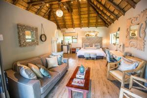 Ruang duduk di La Roca Guest House +64 gambar