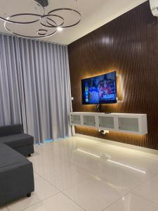 TV a/nebo společenská místnost v ubytování Datum Jelatek Sky Residence KLCC SkyRing Linked to LRT and Mall