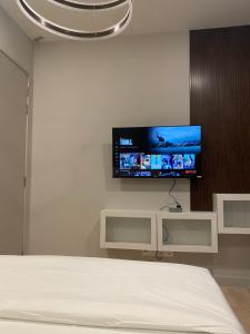 TV a/nebo společenská místnost v ubytování Datum Jelatek Sky Residence KLCC SkyRing Linked to LRT and Mall