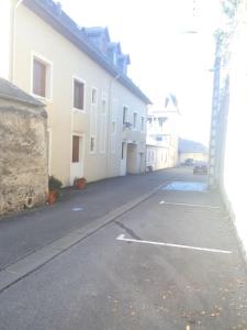 Fotografia z galérie ubytovania T1bis atypique avec balcon vue dégagée centre-ville classé 3* au calme v destinácii Bagnères-de-Bigorre