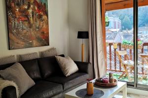 Fotografia z galérie ubytovania T1bis atypique avec balcon vue dégagée centre-ville classé 3* au calme v destinácii Bagnères-de-Bigorre