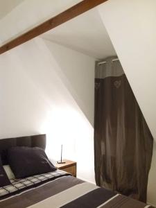 Fotografia z galérie ubytovania T1bis atypique avec balcon vue dégagée centre-ville classé 3* au calme v destinácii Bagnères-de-Bigorre