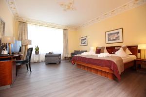 Postel nebo postele na pokoji v ubytování Göbel`s Hotel Quellenhof
