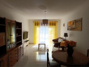een woonkamer met een bank en een tafel bij COZY APARTMENT IN LAGOS in Lagos