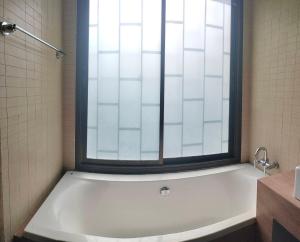 Koupelna v ubytování Lanta Sunset Seaview villa 8