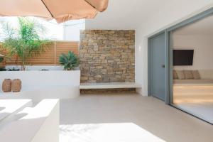 Balkón nebo terasa v ubytování ABA Ηospitalité Paros -The Superior Suite, Naousa