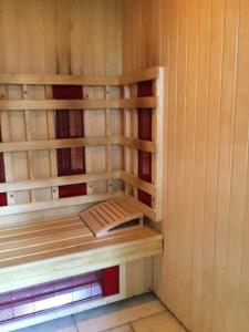 Letto o letti in una camera di Gîte Est de la pointe d'Agon 4 convives