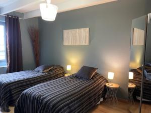Letto o letti in una camera di Gîte Est de la pointe d'Agon 4 convives