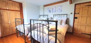 Кровать или кровати в номере Well Cottage Country Accommodation