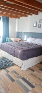 Säng eller sängar i ett rum på Mountain House Suites de montaña