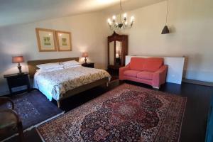 Postel nebo postele na pokoji v ubytování Beautiful, luxurious and ideally situated cottage