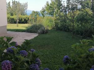 Vonkajšia záhrada v ubytovaní Apartment The View Costabella