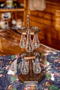 a group of glass wine glasses sitting on a table at Guesthouse Peto in Novi Kneževac