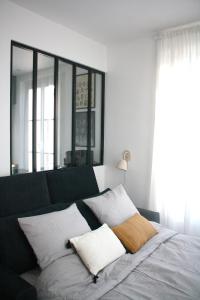 Ένα ή περισσότερα κρεβάτια σε δωμάτιο στο Studio neuf Paris - La Défense