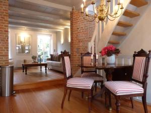 a living room with a table and chairs and a brick wall at Prinzessin von Friedrichstadt in Friedrichstadt