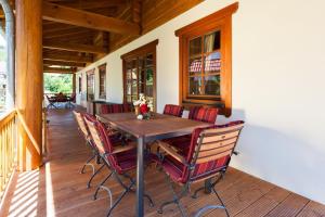 a porch with a wooden table and chairs at Chalet zum Salamander in Ilsenburg