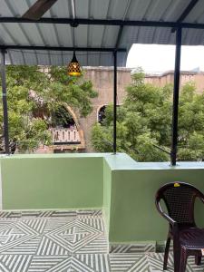 Gallery image of AVVAIRAM SERVICE APARTMENT G8 in Chennai +20 photos